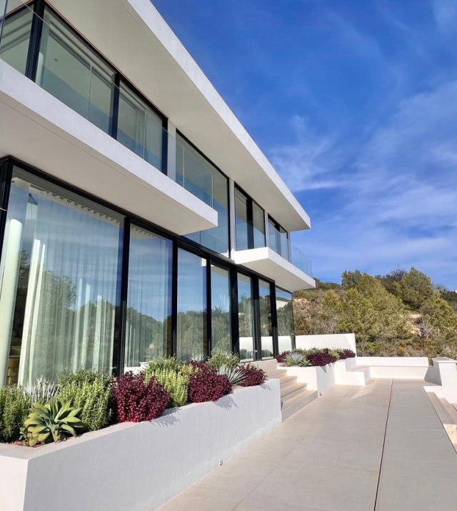 PHOTO-2025-11-18-13-38-33 3.jpg